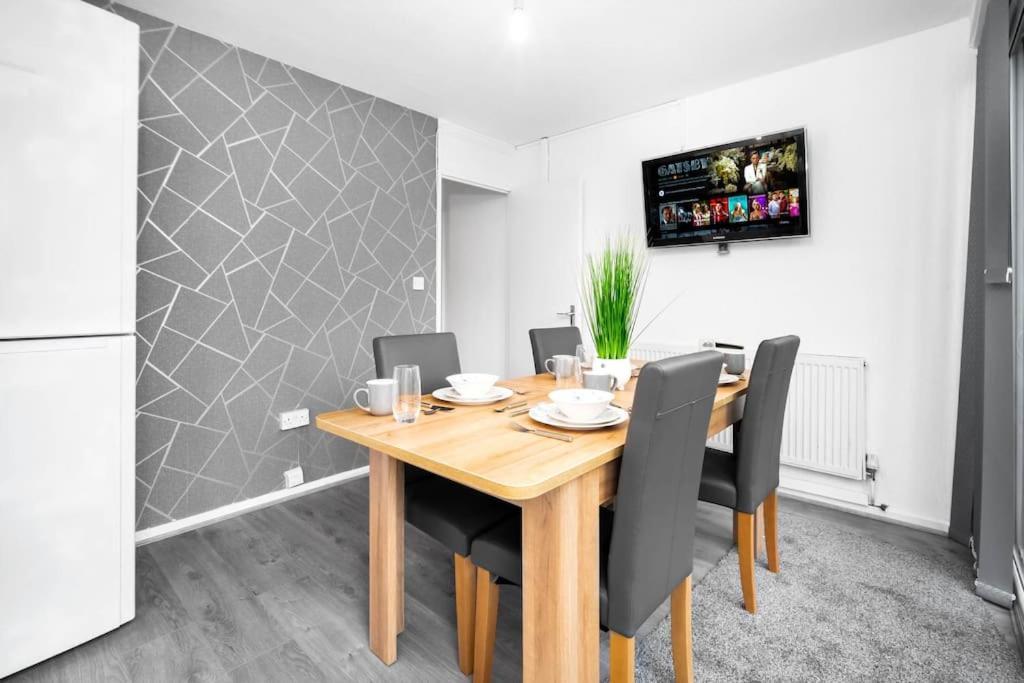 Jlr,Nec,B'Ham Airport,Entire House,Wi-Fi,Netflix Villa Birmingham Bagian luar foto