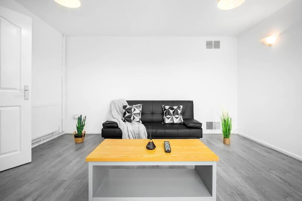 Jlr,Nec,B'Ham Airport,Entire House,Wi-Fi,Netflix Villa Birmingham Bagian luar foto