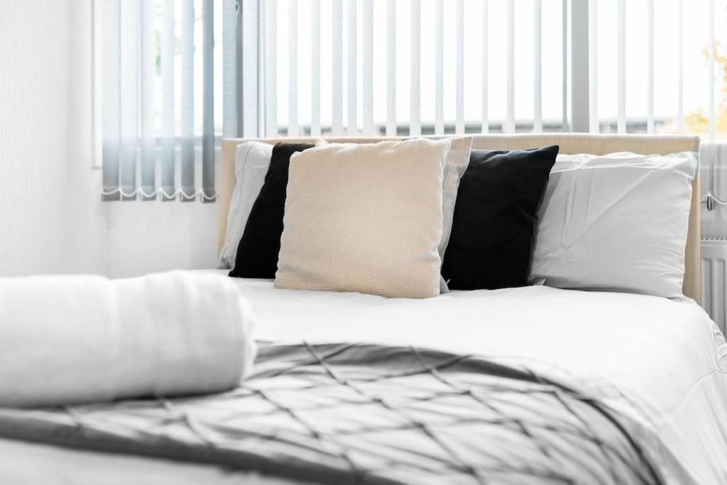 Jlr,Nec,B'Ham Airport,Entire House,Wi-Fi,Netflix Villa Birmingham Bagian luar foto
