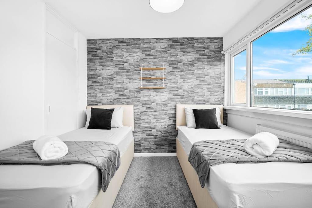Jlr,Nec,B'Ham Airport,Entire House,Wi-Fi,Netflix Villa Birmingham Bagian luar foto