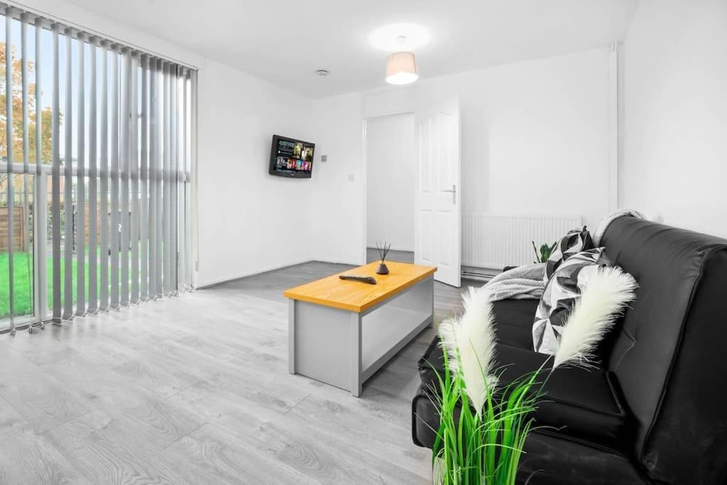 Jlr,Nec,B'Ham Airport,Entire House,Wi-Fi,Netflix Villa Birmingham Bagian luar foto
