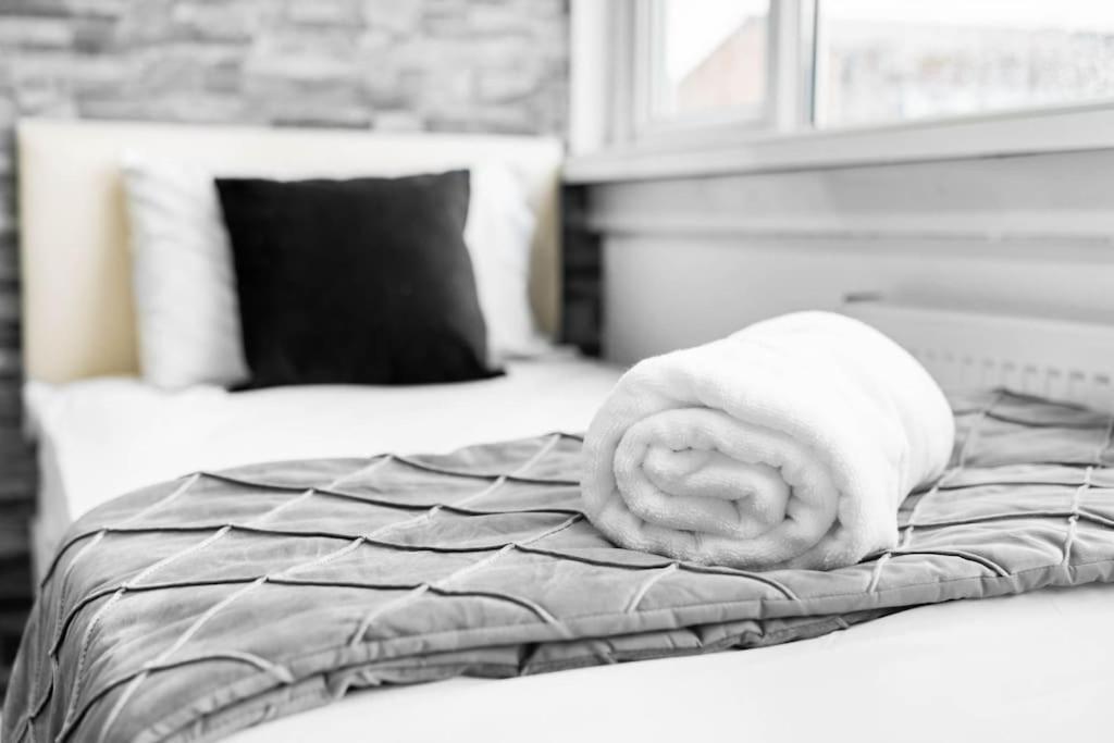 Jlr,Nec,B'Ham Airport,Entire House,Wi-Fi,Netflix Villa Birmingham Bagian luar foto