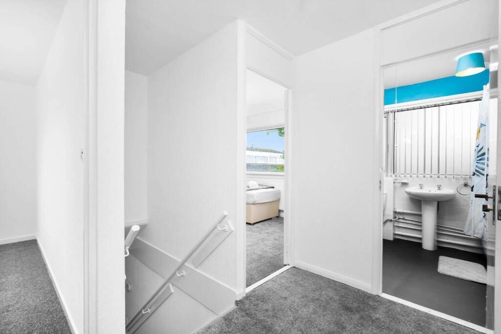 Jlr,Nec,B'Ham Airport,Entire House,Wi-Fi,Netflix Villa Birmingham Bagian luar foto