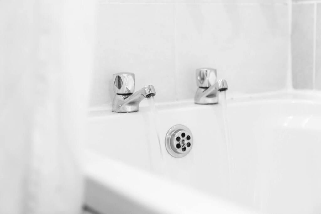 Jlr,Nec,B'Ham Airport,Entire House,Wi-Fi,Netflix Villa Birmingham Bagian luar foto